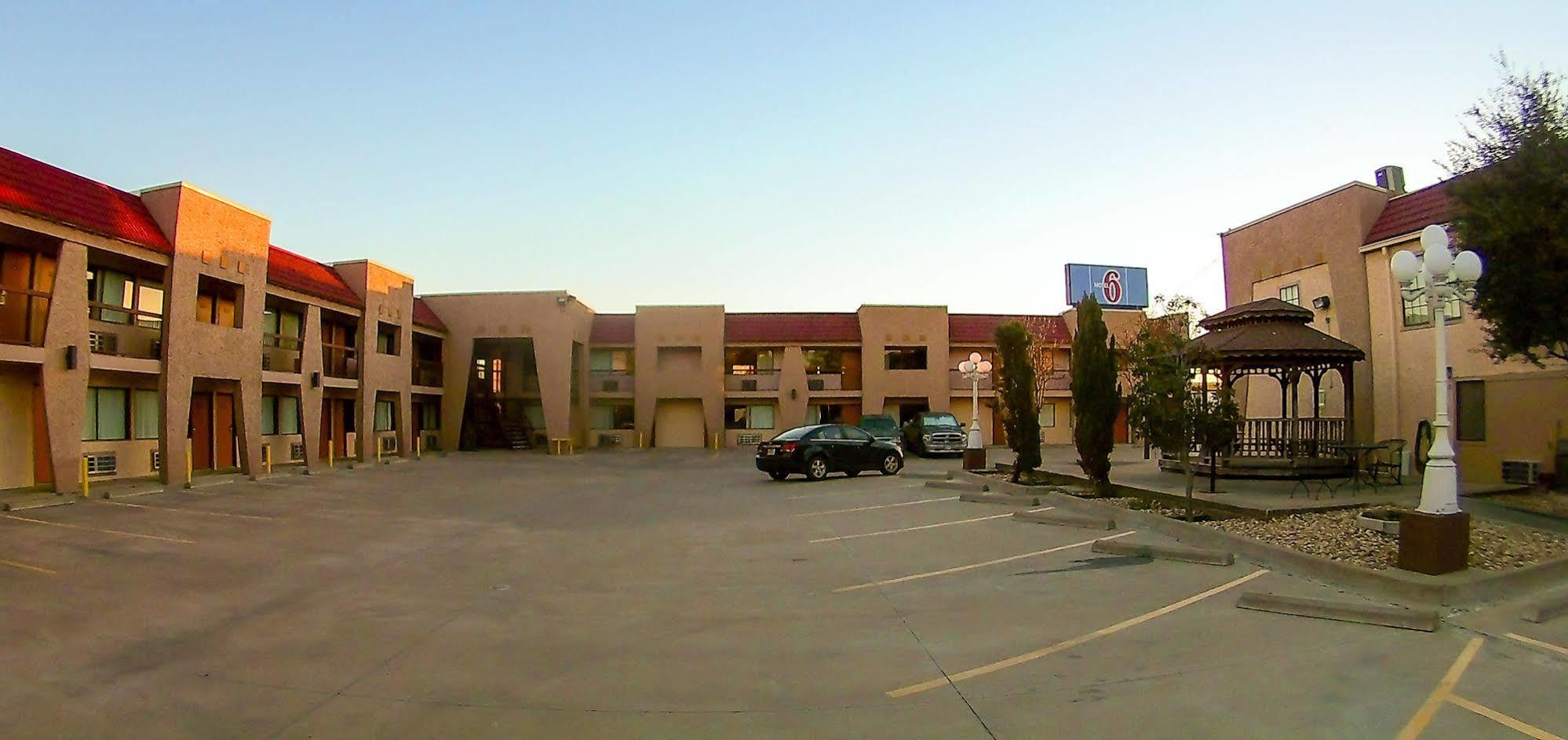 Oyo格罗斯贝克酒店 Groesbeck 外观 照片